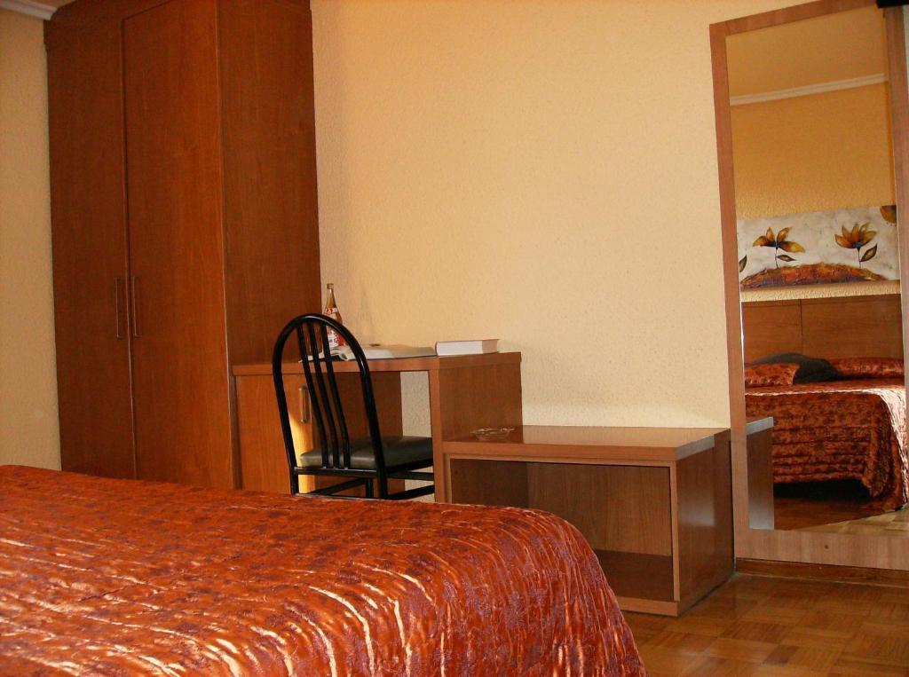 Hotel Yamaguchi Sangüesa Rum bild