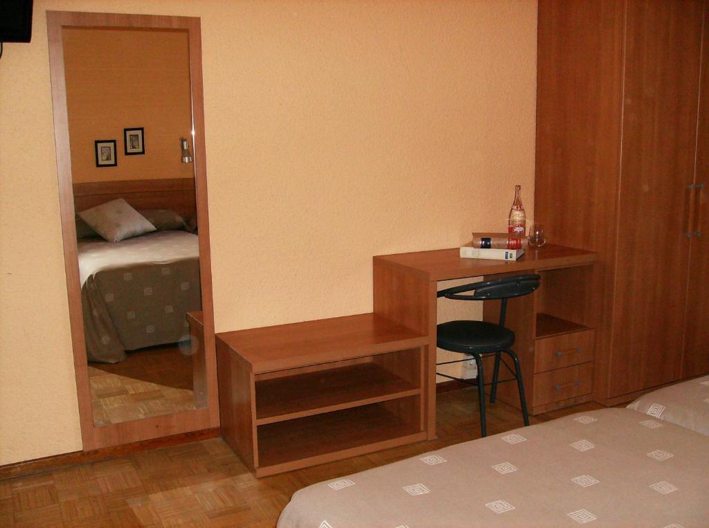 Hotel Yamaguchi Sangüesa Rum bild