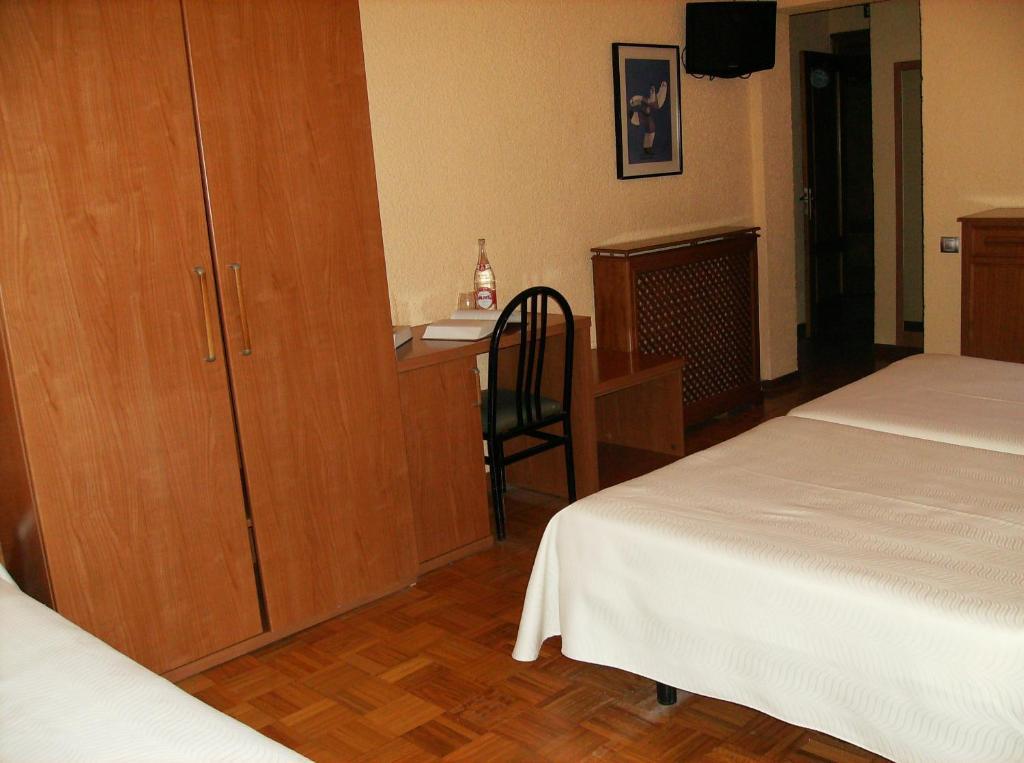 Hotel Yamaguchi Sangüesa Rum bild